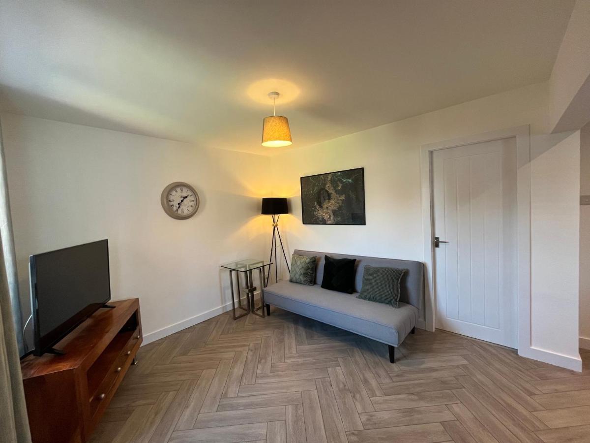 Contemporary 1 Bedroom Apartment Normanton  Exterior photo